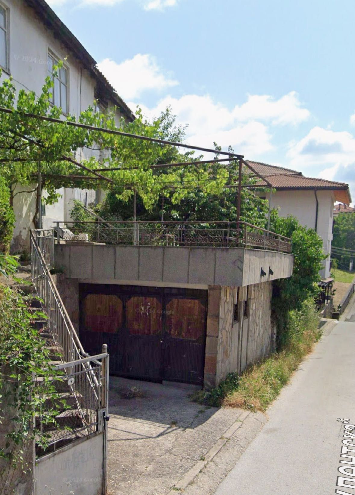 Дава се под наем Гараж / Паркомясто в Смолян, в.з. Смолян - 15 кв.м за 76.5 € - Снимка #1