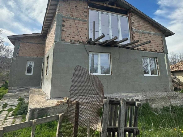 Къща в Търговище, Център - 1000 кв.м за 25 €/кв.м - Снимка #1