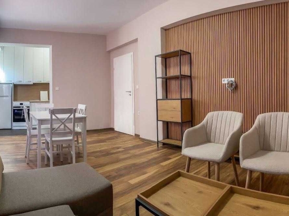 Дава се под наем Тристаен апартамент в Хасково, Център - 74 кв.м за 348.84 € - Снимка #1