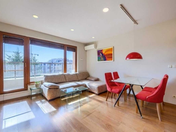 Дава се под наем Тристаен апартамент в София, Витоша - 87 кв.м за 847.62 € - Снимка #1
