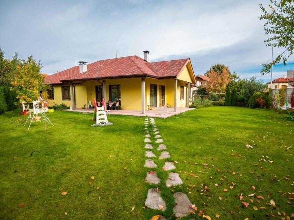 Къща в Силистра, Римска гробница - 1015 кв.м за 391 €/кв.м - Снимка #1