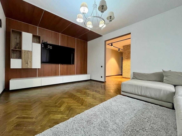 Дава се под наем Двустаен апартамент в София, Център - 76 кв.м за 450 € - Снимка #1