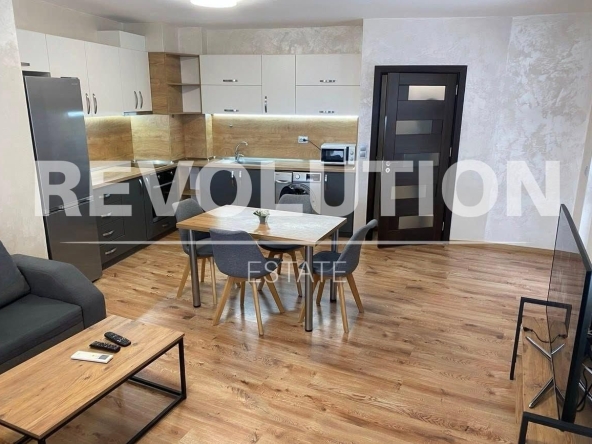 Дава се под наем Тристаен апартамент в Варна, Левски - 98 кв.м за 600 € - Снимка #1