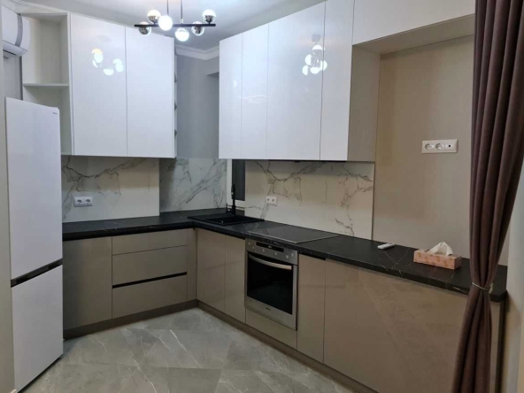 Дава се под наем Едностаен апартамент в София, Света Троица - 38 кв.м за 375 € - Снимка #1