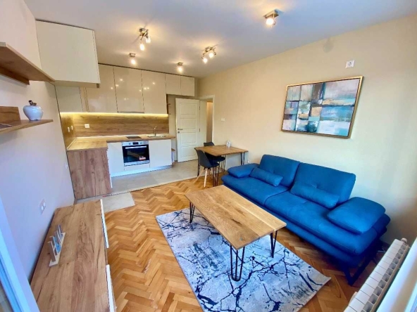 Дава се под наем Тристаен апартамент в София, Изток - 73 кв.м за 663 € - Снимка #1