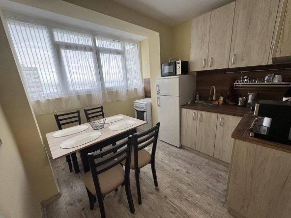 Дава се под наем Двустаен апартамент в Бургас, Лазур - 60 кв.м за 561 € - Снимка #1