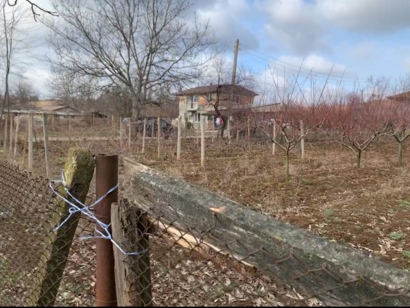 Парцел в Шумен, Боян Българанов 1 - 855 кв.м за 14 €/кв.м - Снимка #1