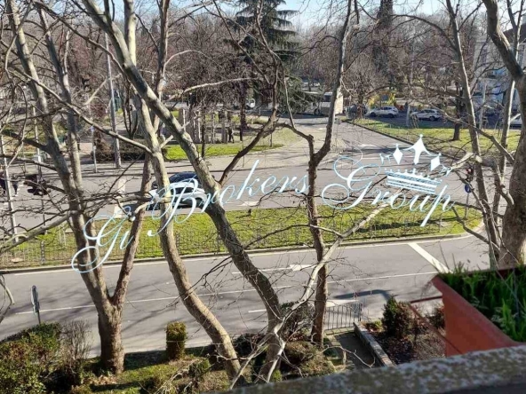 Тристаен апартамент в Бургас, Център - 67 кв.м за 2511 €/кв.м - Снимка #1