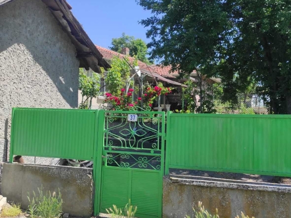 Къща в с. Казимир, Област Силистра - 2099 кв.м за 11 €/кв.м - Снимка #1