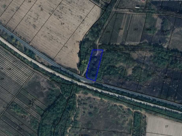 Земеделски имот в Карлово -  кв.м за 7140 €/дка - Снимка #1