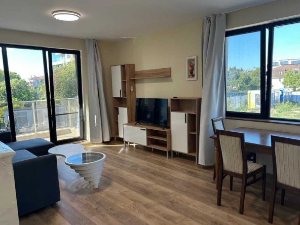 Дава се под наем Двустаен апартамент в к.к. Св.Св. Константин и Елена - 78 кв.м за 650 € - Снимка #1