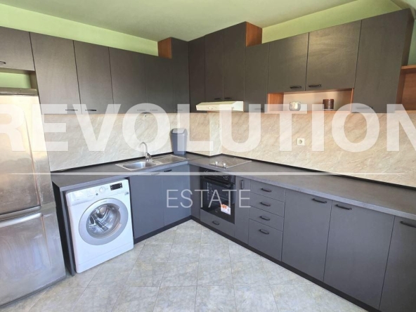 Дава се под наем Четиристаен апартамент в Варна, Бриз - 130 кв.м за 750 € - Снимка #1