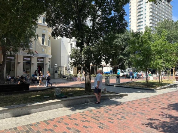 Дава се под наем Магазин в Варна, Център - 14 кв.м за 588 € - Снимка #1