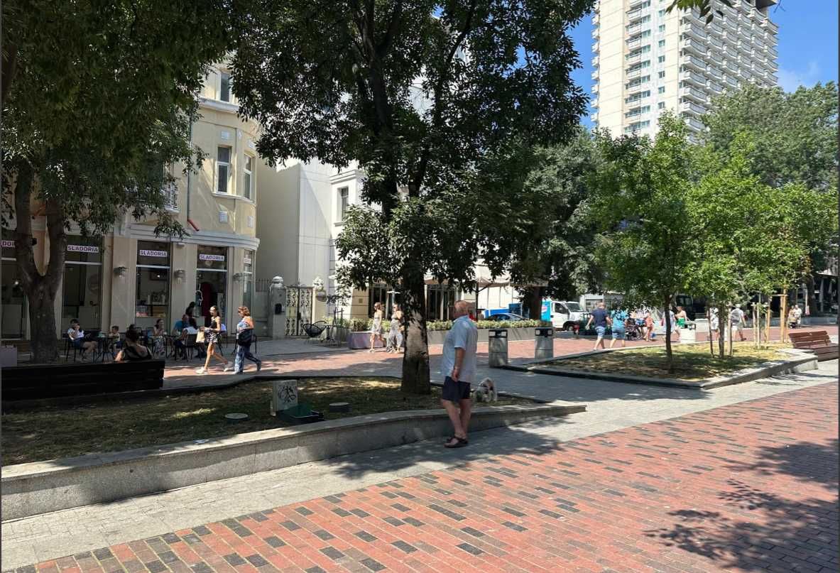 Дава се под наем Магазин в Варна, Център - 14 кв.м за 588 € - Снимка #1