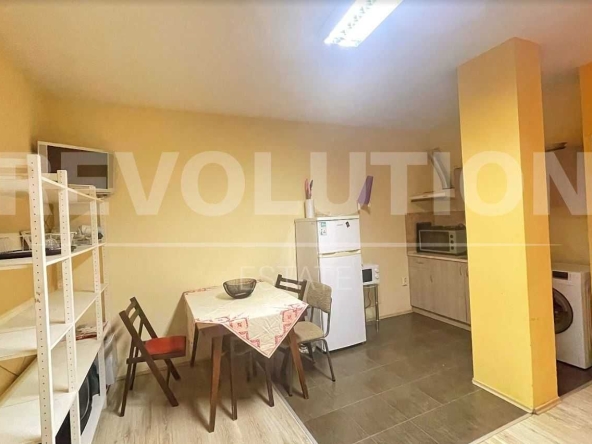 Дава се под наем Двустаен апартамент в Варна, Център - 55 кв.м за 348.84 € - Снимка #1