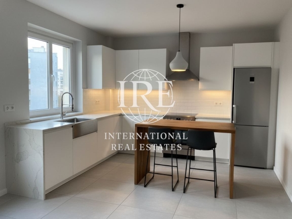 Тристаен апартамент в Варна, Левски - 72 кв.м за 2556 €/кв.м - Снимка #1