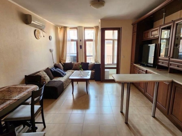 Дава се под наем Двустаен апартамент в Бургас, Лазур - 75 кв.м за 484.5 € - Снимка #1