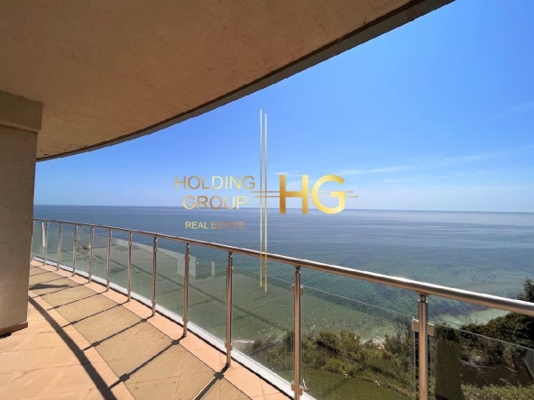 Тристаен апартамент в Бяла - 231 кв.м за 455 €/кв.м - Снимка #1