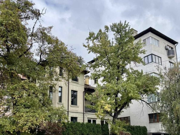 Многостаен апартамент в София, Докторски паметник - 150 кв.м за 4794 €/кв.м - Снимка #1