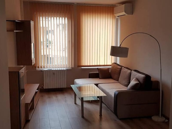 Дава се под наем Тристаен апартамент в Пловдив, Център - 106 кв.м за 500 € - Снимка #1