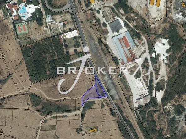 Парцел в Момчилград - 3675 кв.м за 15 €/кв.м - Снимка #1