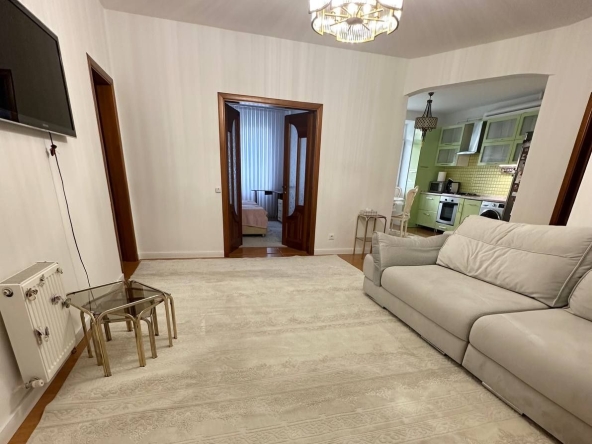 Дава се под наем Тристаен апартамент в София, Дианабад - 90 кв.м за 648.21 € - Снимка #1