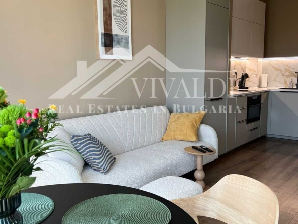 Дава се под наем Двустаен апартамент в к.к. Св.Св. Константин и Елена - 60 кв.м за 800 € - Снимка #1