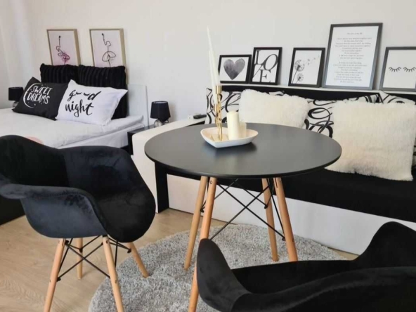 Дава се под наем Ателие в Бургас, Сарафово - 45 кв.м за 382.5 € - Снимка #1