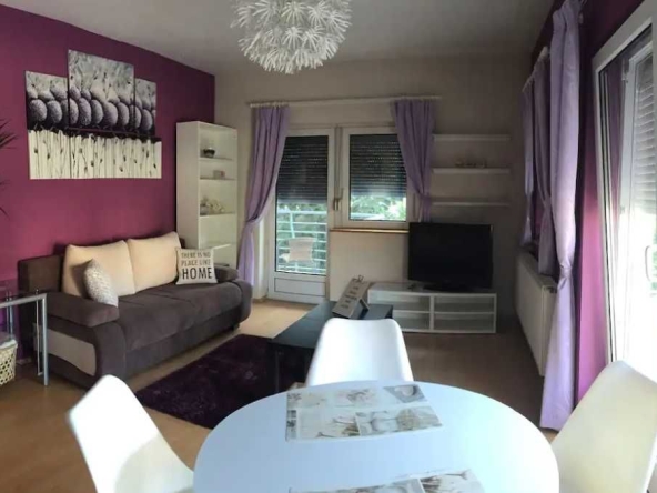 Дава се под наем Тристаен апартамент в Пловдив, Коматево - 90 кв.м за 346.8 € - Снимка #1