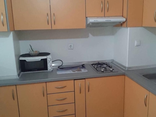 Дава се под наем Едностаен апартамент в Пловдив, Южен - 40 кв.м за 275 € - Снимка #1