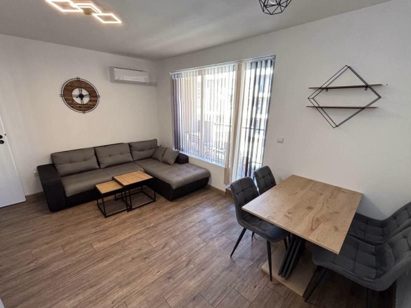 Дава се под наем Двустаен апартамент в Пловдив, Остромила - 58 кв.м за 400 € - Снимка #1