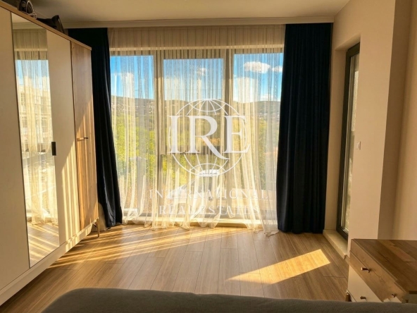Двустаен апартамент в к.к. Св.Св. Константин и Елена - 65 кв.м за 1295 €/кв.м - Снимка #1