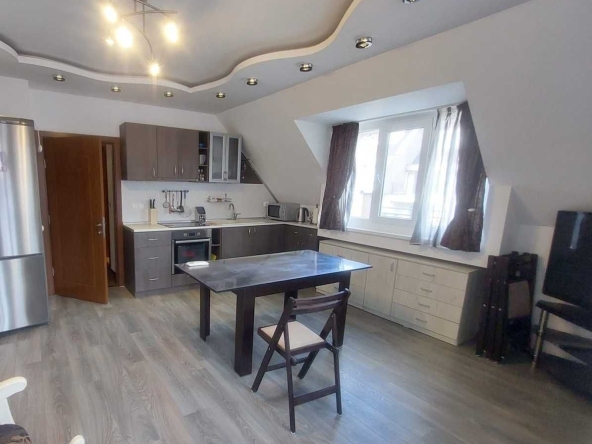 Дава се под наем Тристаен апартамент в Бургас, Зорница - 117 кв.м за 700 € - Снимка #1