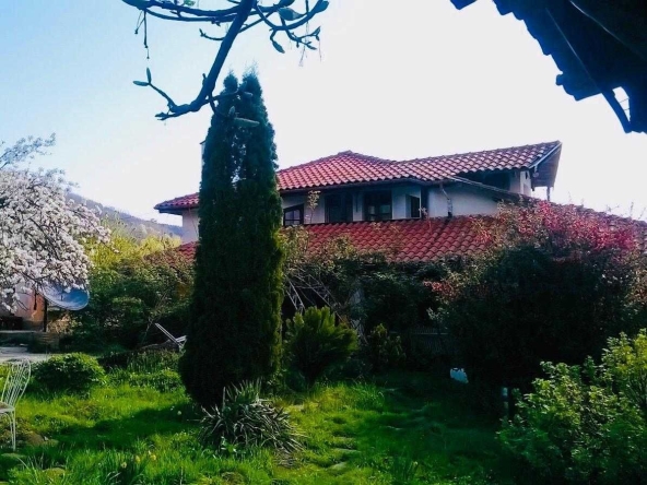 Къща в с. Кръвеник, Област Габрово - 186 кв.м за 343 €/кв.м - Снимка #1