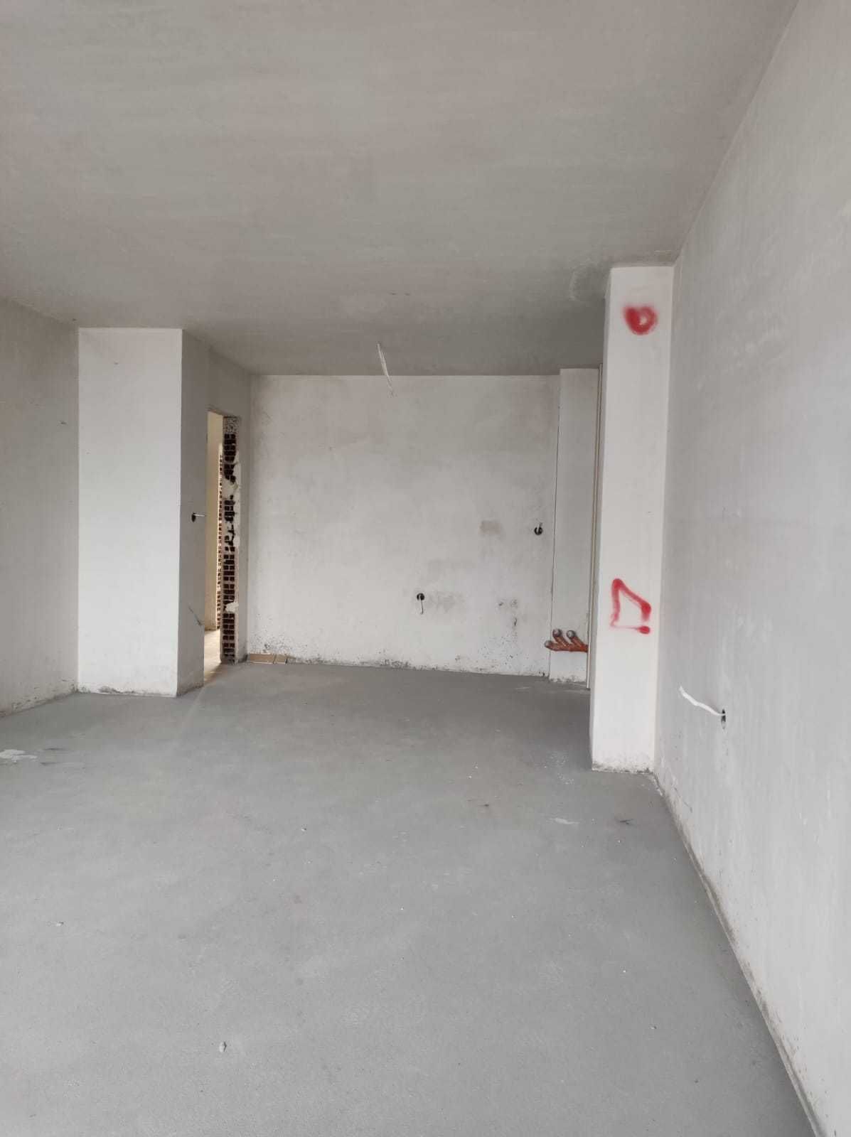 Тристаен апартамент в Кърджали, Център - 126 кв.м за 7 €/кв.м - Снимка #1
