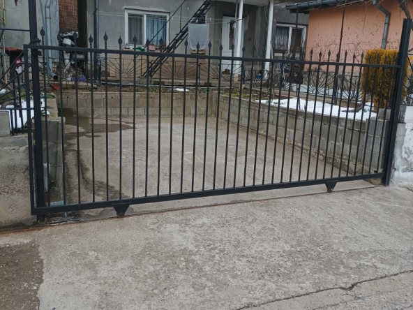 Къща в Плевен, 9-ти квартал - 44 кв.м за 1364 €/кв.м - Снимка #1