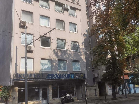 Дава се под наем Двустаен апартамент в София, Център - 55 кв.м за 580 € - Снимка #1