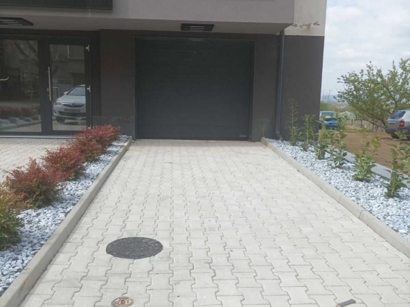 Дава се под наем Гараж / Паркомясто в Петрич - 24 кв.м за 149.43 € - Снимка #1