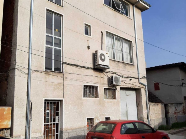 Дава се под наем Промишлена сграда в Пловдив, Христо Смирненски - 200 кв.м за 1096.5 € - Снимка #1