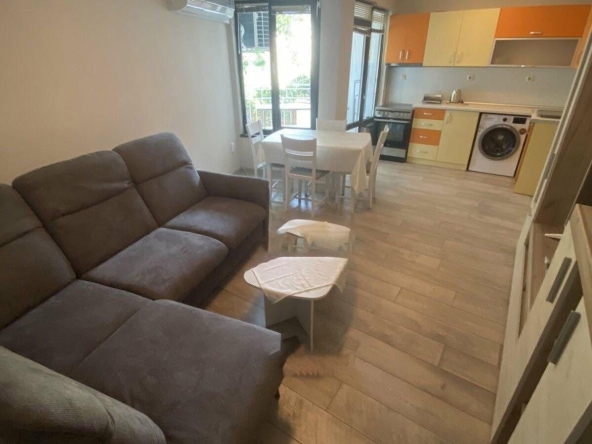 Дава се под наем Двустаен апартамент в Бургас, Център - 60 кв.м за 498.27 € - Снимка #1