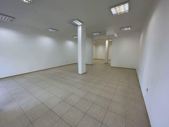 Дава се под наем Магазин в Бургас, Славейков - 131 кв.м за 816 € - Снимка #1