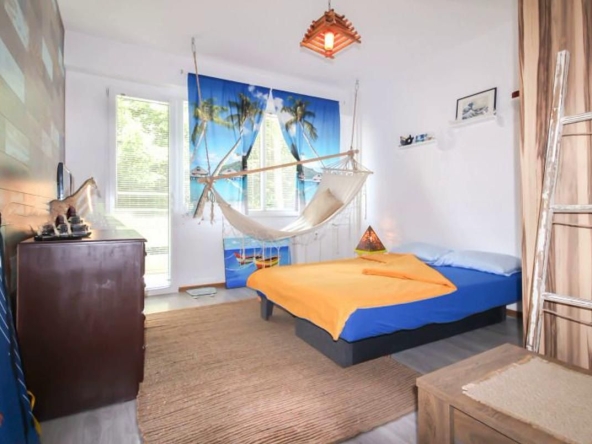 Дава се под наем Тристаен апартамент в София, Света Троица - 99 кв.м за 847.62 € - Снимка #1