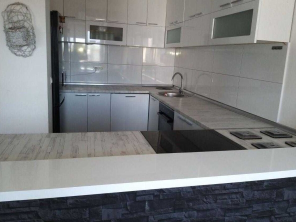 Дава се под наем Двустаен апартамент в Бургас, Лазур - 54 кв.м за 204 € - Снимка #1