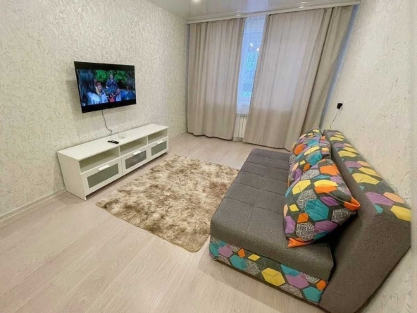 Дава се под наем Едностаен апартамент в Пловдив, Център - 40 кв.м за 248.88 € - Снимка #1