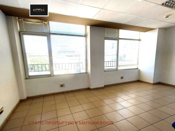 Заведение в Варна, Младост 1 - 812 кв.м за 1355 €/кв.м - Снимка #1