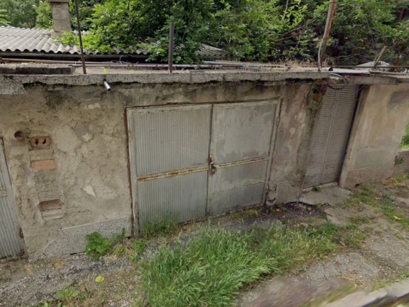 Дава се под наем Гараж / Паркомясто в Русе, Център - 20 кв.м за 66.3 € - Снимка #1