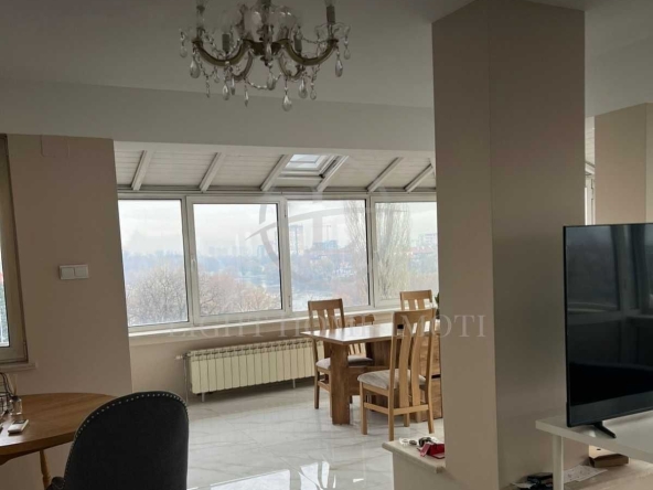 Тристаен апартамент в Пловдив, Кършияка - 220 кв.м за 2037 €/кв.м - Снимка #1