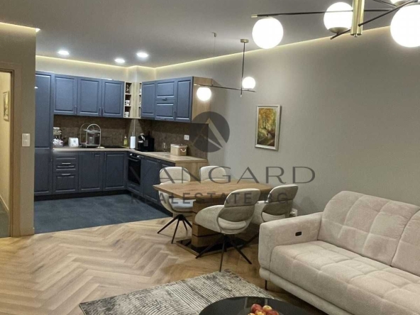 Двустаен апартамент в Пловдив, Център - 83 кв.м за 1253 €/кв.м - Снимка #1