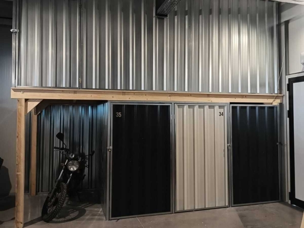 Дава се под наем Склад в София, Център - 1 кв.м за 17.85 € - Снимка #1