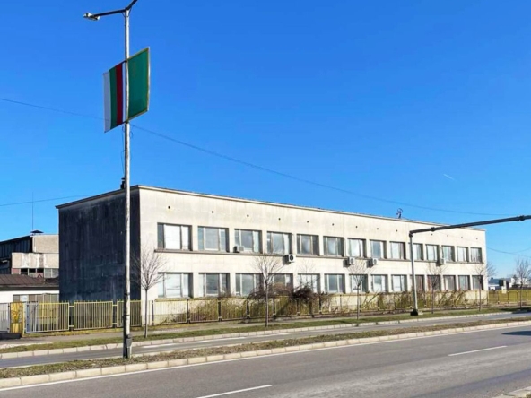 Заведение в Севлиево - 2663 кв.м за 58 €/кв.м - Снимка #1